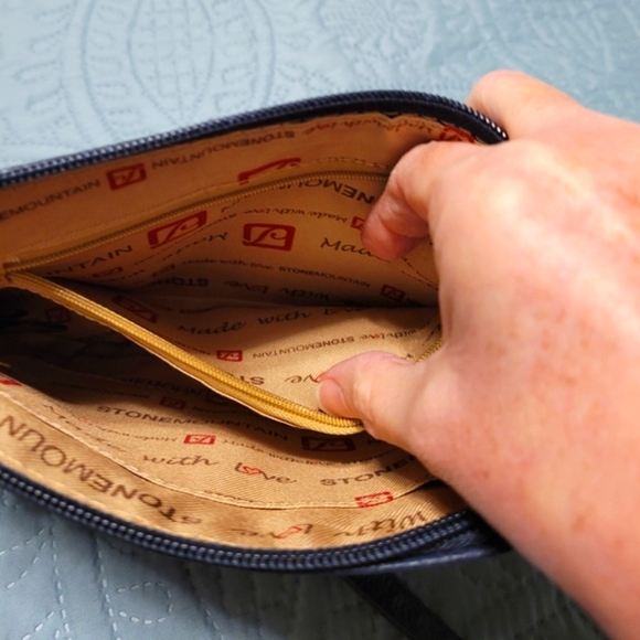 STONEMOUNTAIN USA Hampton Casual Clutch Mini Pebbled Leather Purse NEW - Picture 5 of 8